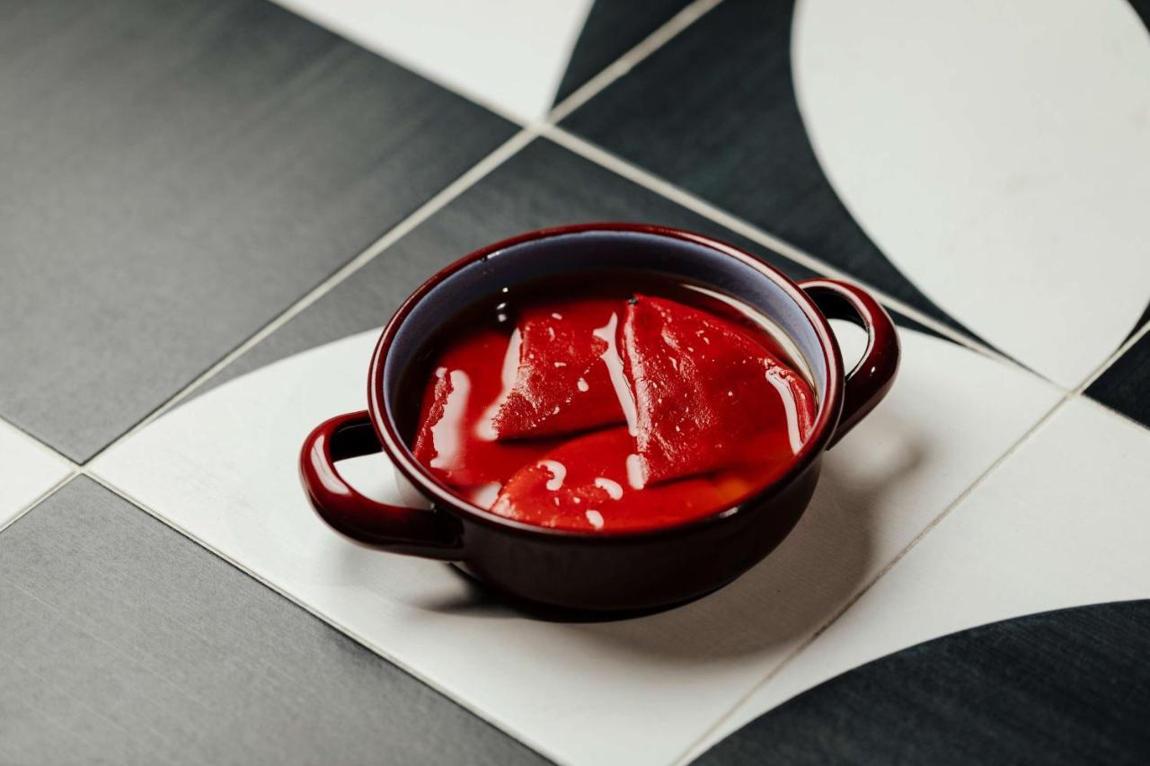 Radisson Collection Hotel, Magdalena Plaza Sevilla Bagian luar foto A bowl of borscht