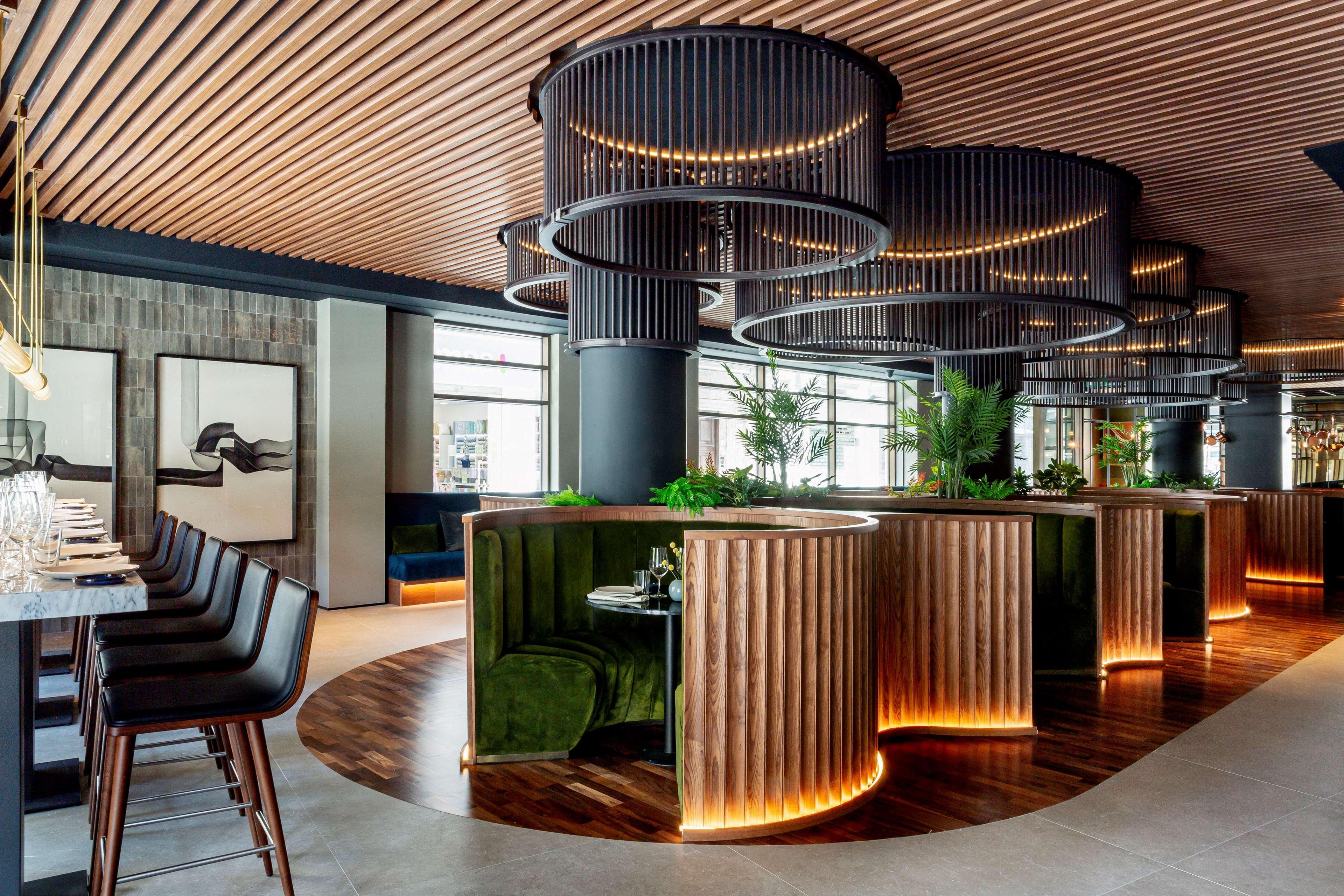 Radisson Collection Hotel, Magdalena Plaza Sevilla Bagian luar foto The interior of the lounge