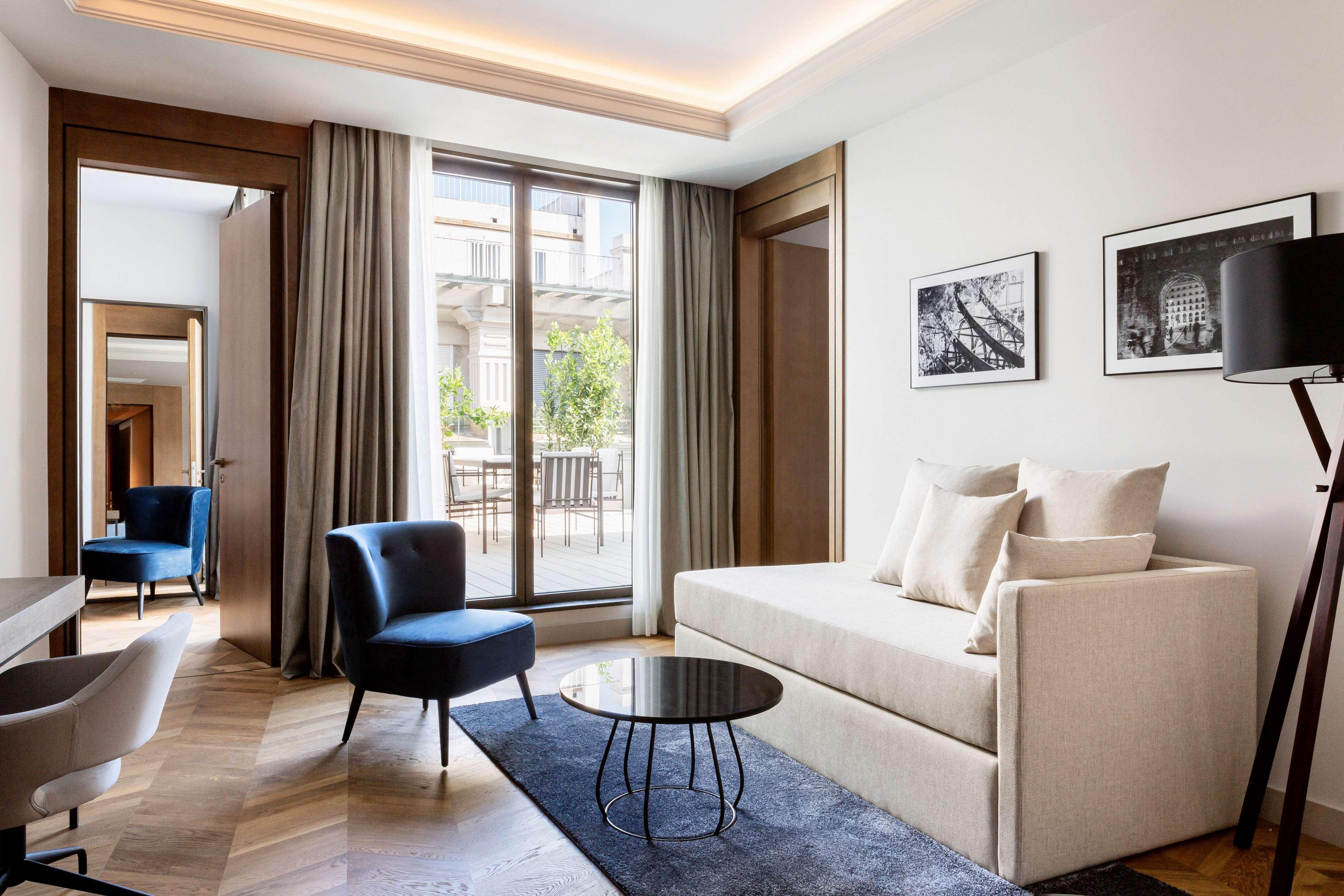 Radisson Collection Hotel, Magdalena Plaza Sevilla Bagian luar foto A suite at the hotel
