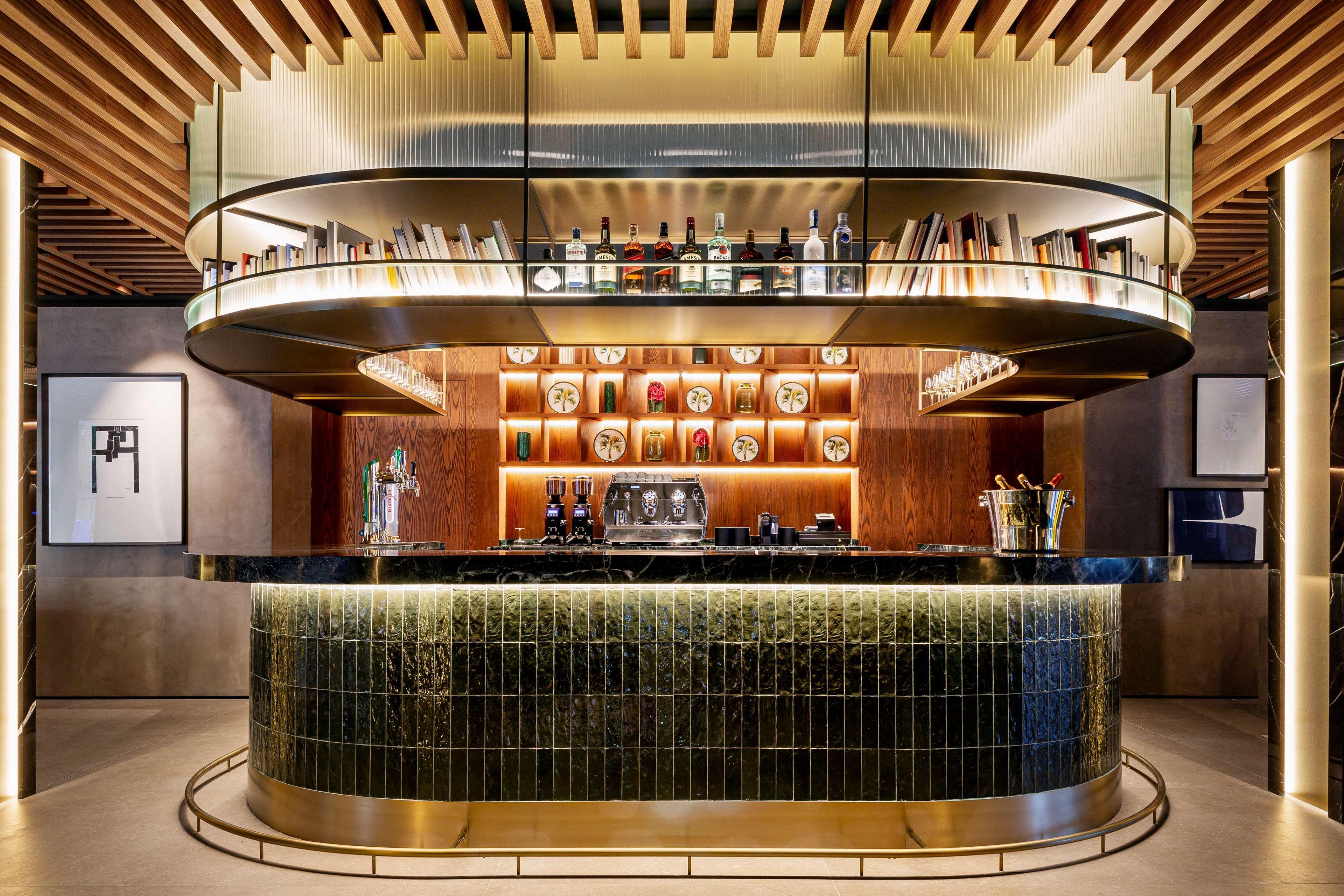 Radisson Collection Hotel, Magdalena Plaza Sevilla Bagian luar foto The bar at the 1906 Lounge