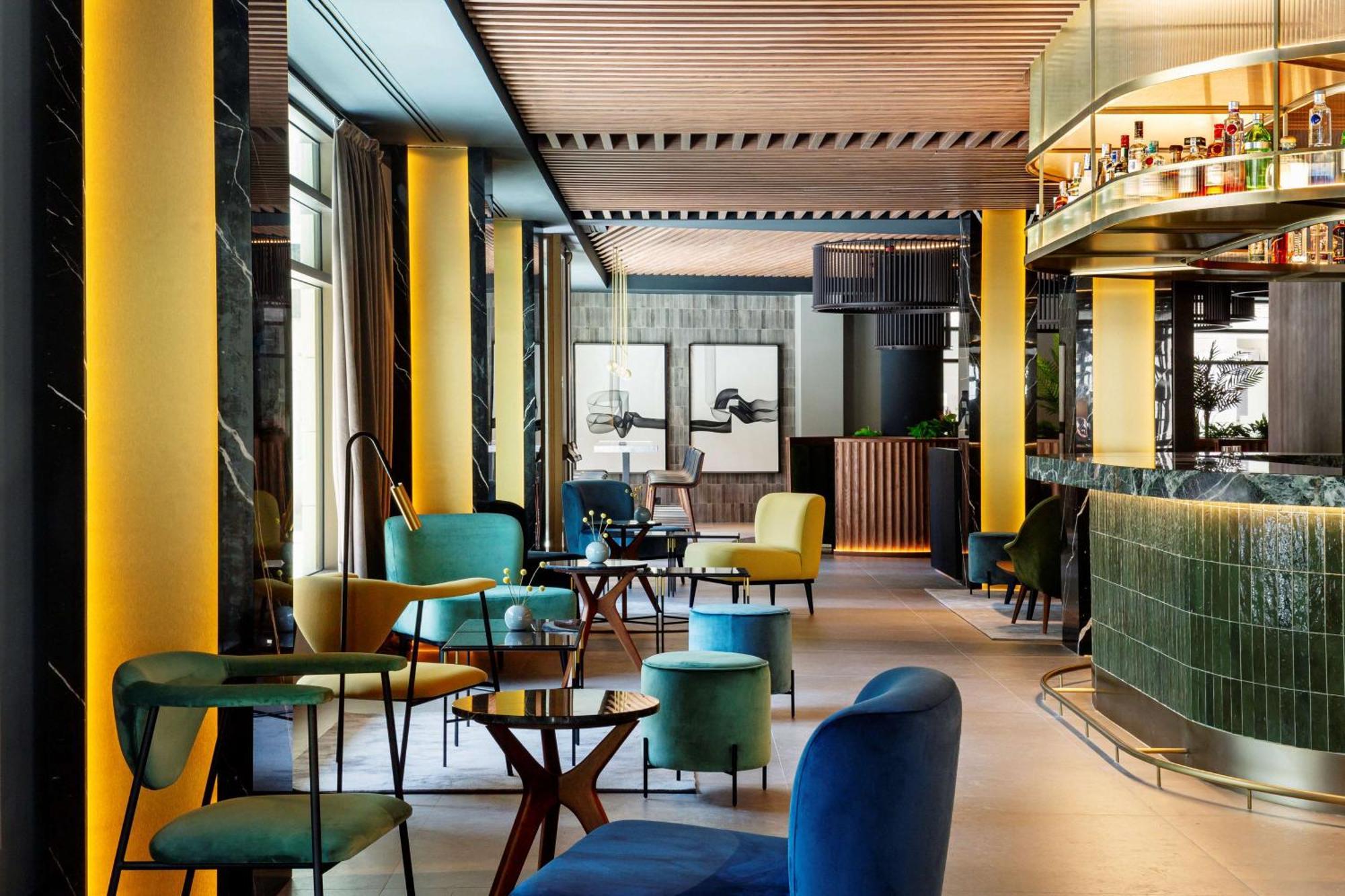 Radisson Collection Hotel, Magdalena Plaza Sevilla Bagian luar foto The bar at the hotel