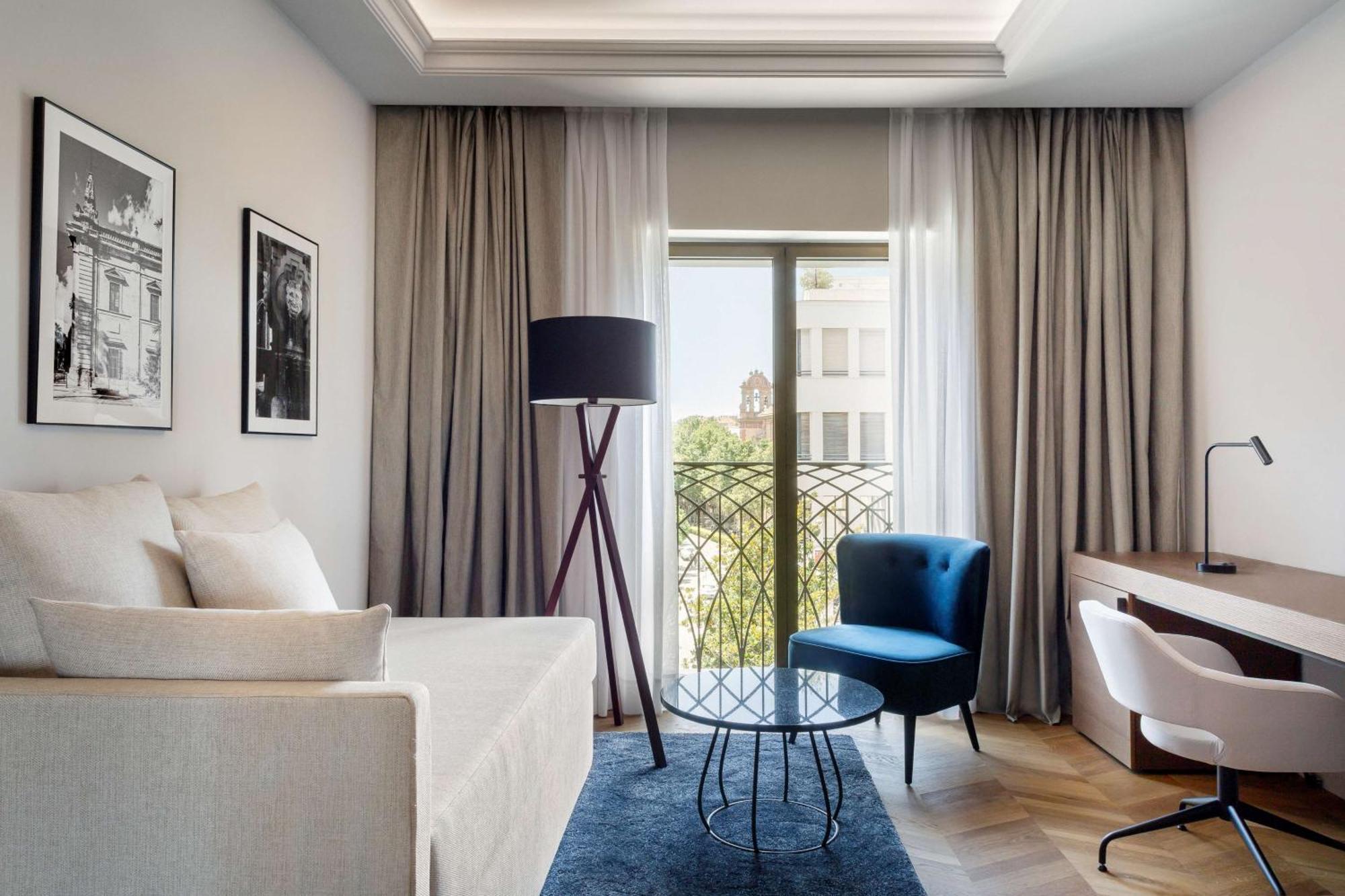 Radisson Collection Hotel, Magdalena Plaza Sevilla Bagian luar foto A room at the hotel