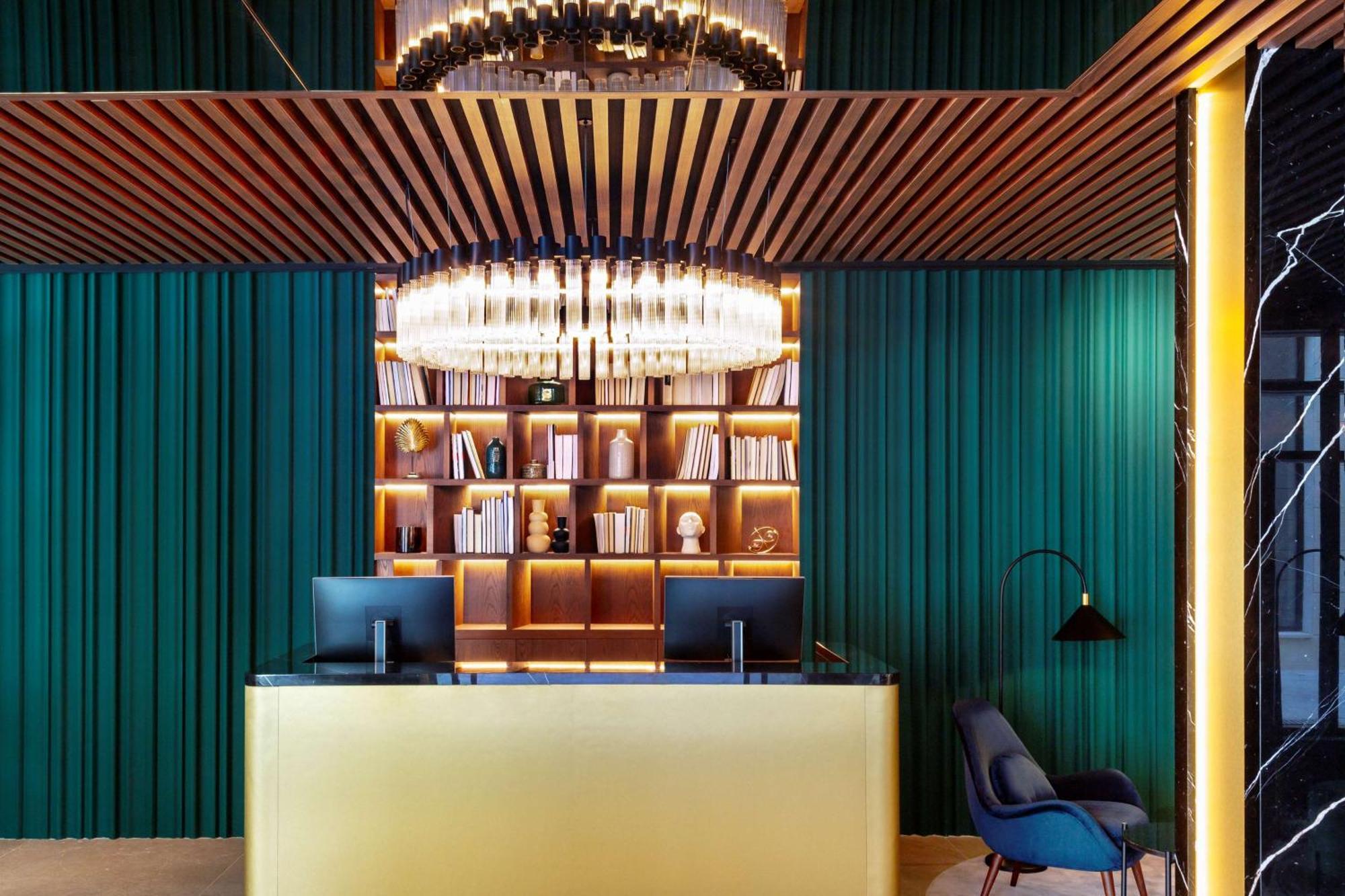 Radisson Collection Hotel, Magdalena Plaza Sevilla Bagian luar foto The lobby of the hotel